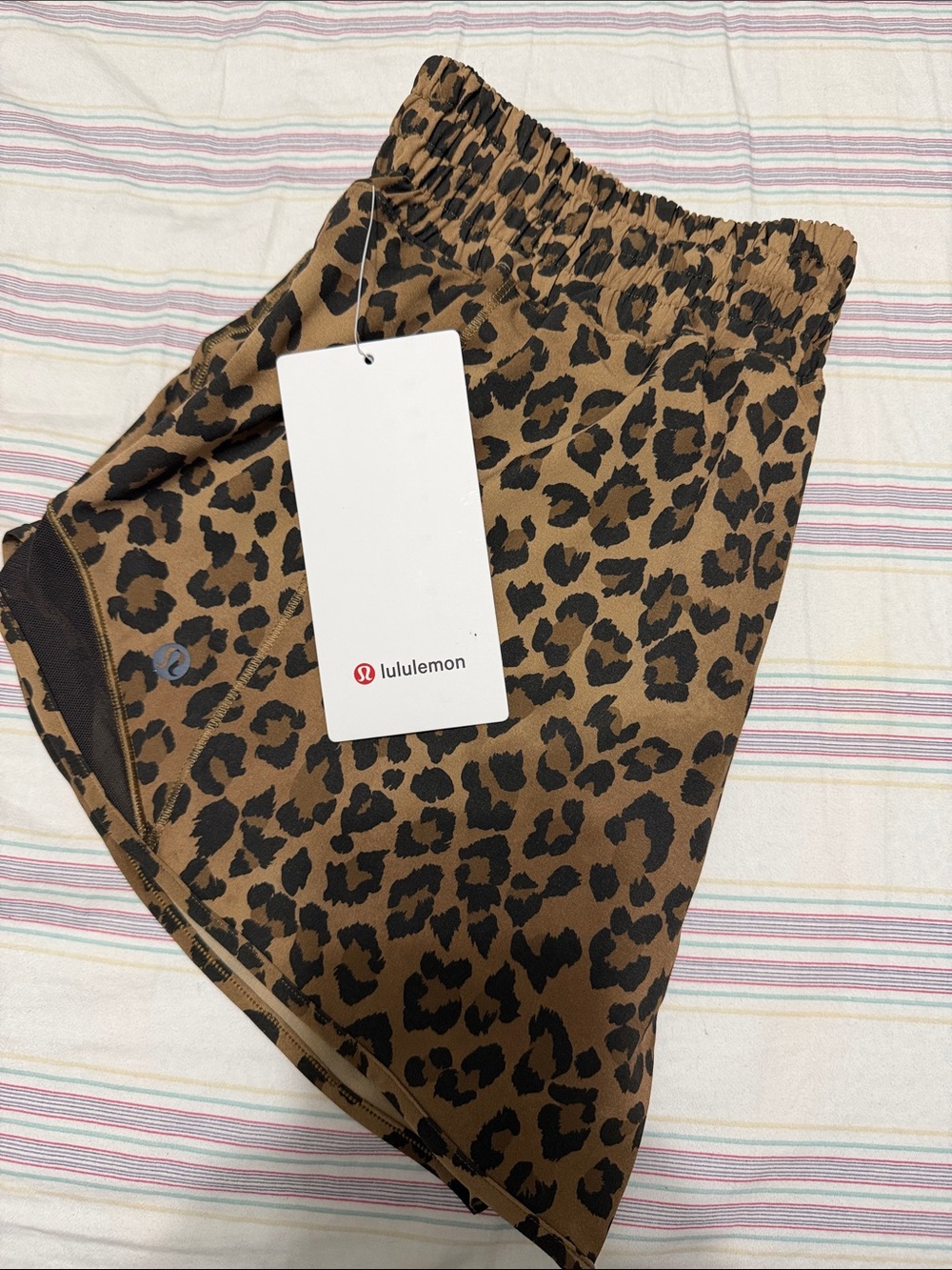 Lululemon Hotty Hot High-Rise Lined Short 2.5" True Leopard NWT Size 8 - Picture 3 of 6